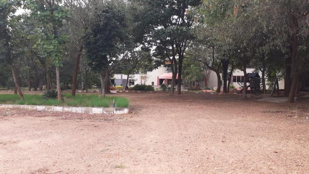 Kstdc Hotel Mayura Pavithra Yediyur Kunigal Bagian luar foto