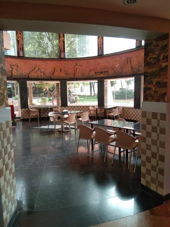 Kstdc Hotel Mayura Pavithra Yediyur Kunigal Bagian luar foto