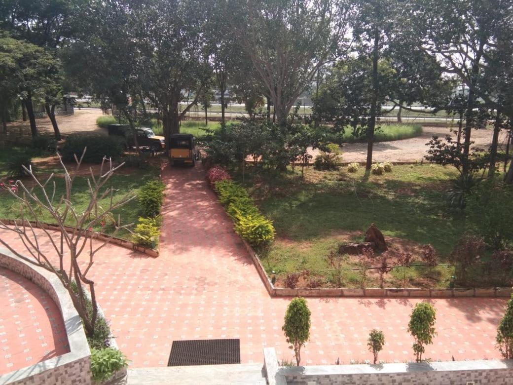 Kstdc Hotel Mayura Pavithra Yediyur Kunigal Bagian luar foto