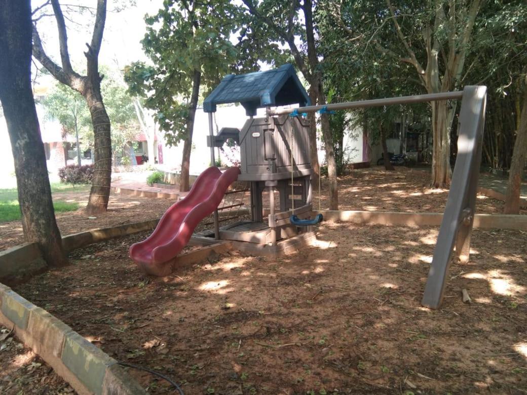 Kstdc Hotel Mayura Pavithra Yediyur Kunigal Bagian luar foto