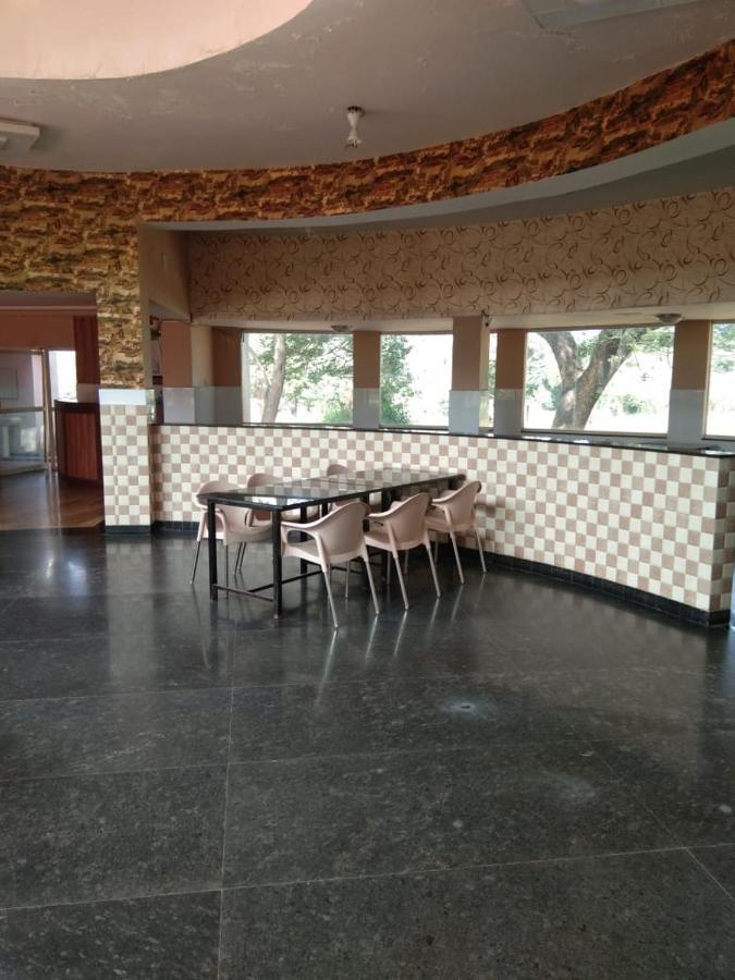 Kstdc Hotel Mayura Pavithra Yediyur Kunigal Bagian luar foto
