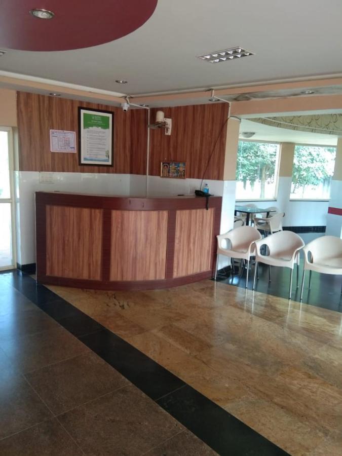 Kstdc Hotel Mayura Pavithra Yediyur Kunigal Bagian luar foto