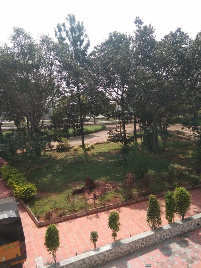Kstdc Hotel Mayura Pavithra Yediyur Kunigal Bagian luar foto