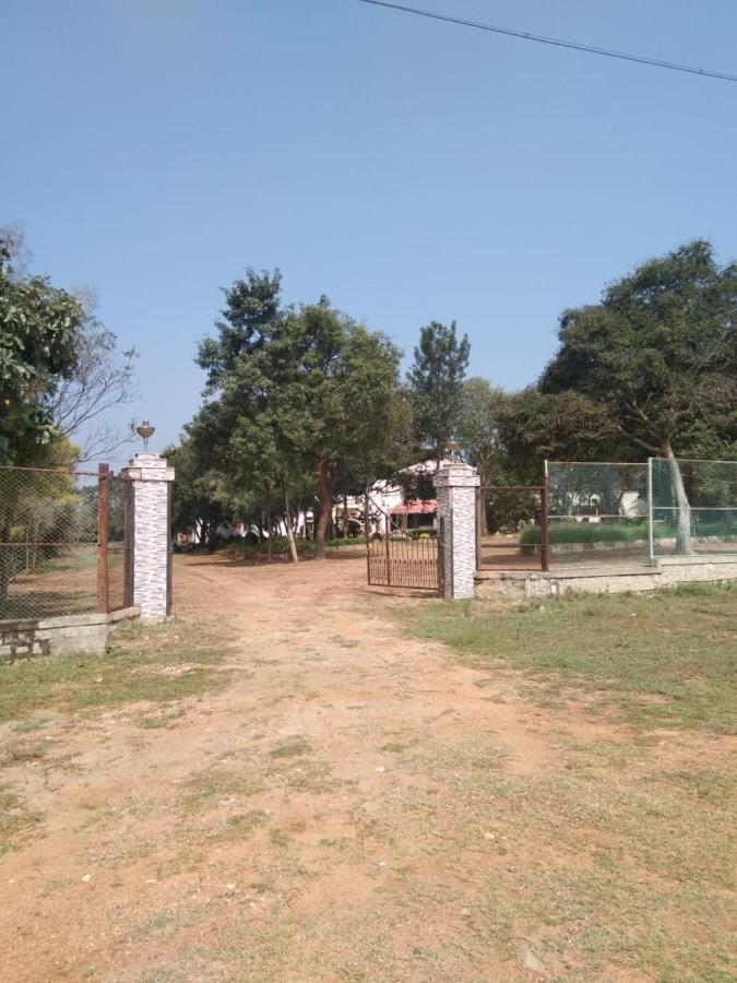 Kstdc Hotel Mayura Pavithra Yediyur Kunigal Bagian luar foto