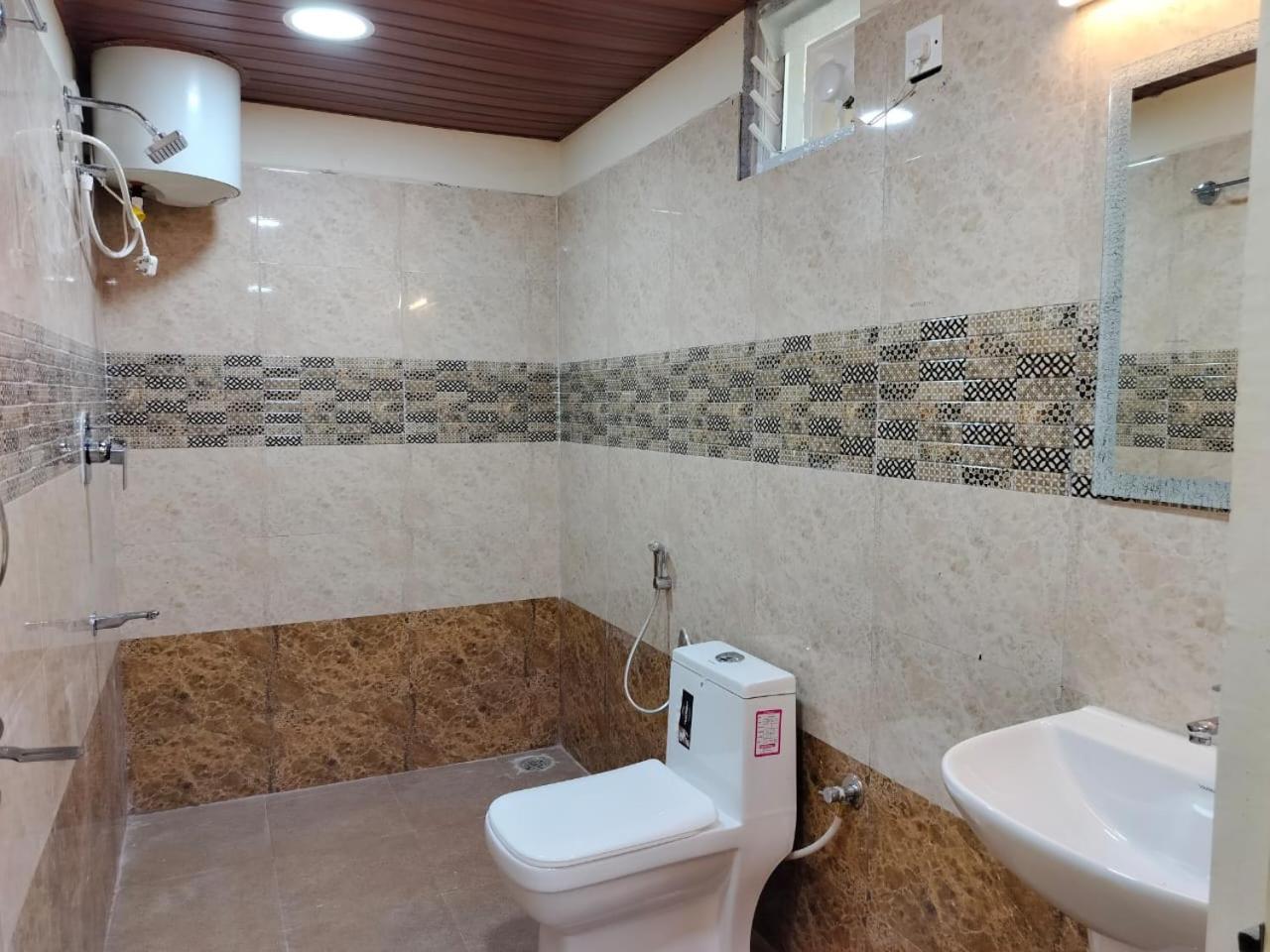 Kstdc Hotel Mayura Pavithra Yediyur Kunigal Bagian luar foto